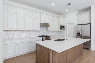 Building Photo - 28819 Mount Bonnell Dr