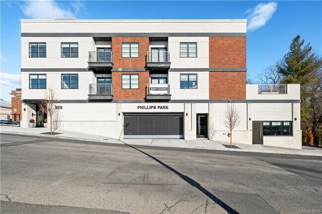 Foto del edificio - 355 Phillips Park Rd