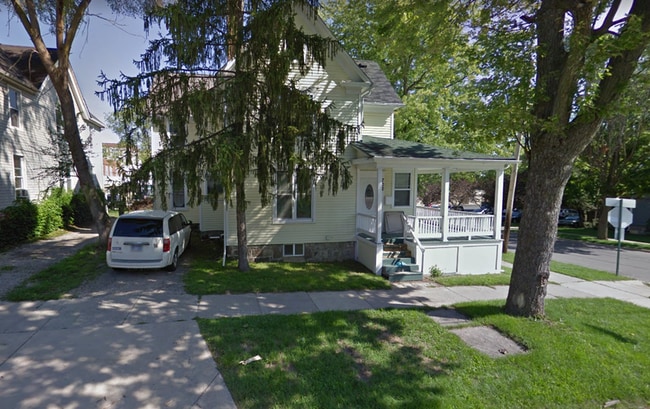 Building Photo - 702 Emmet St