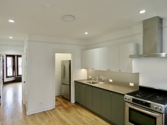 Kitchen 1 - 3027 S Bonfield St