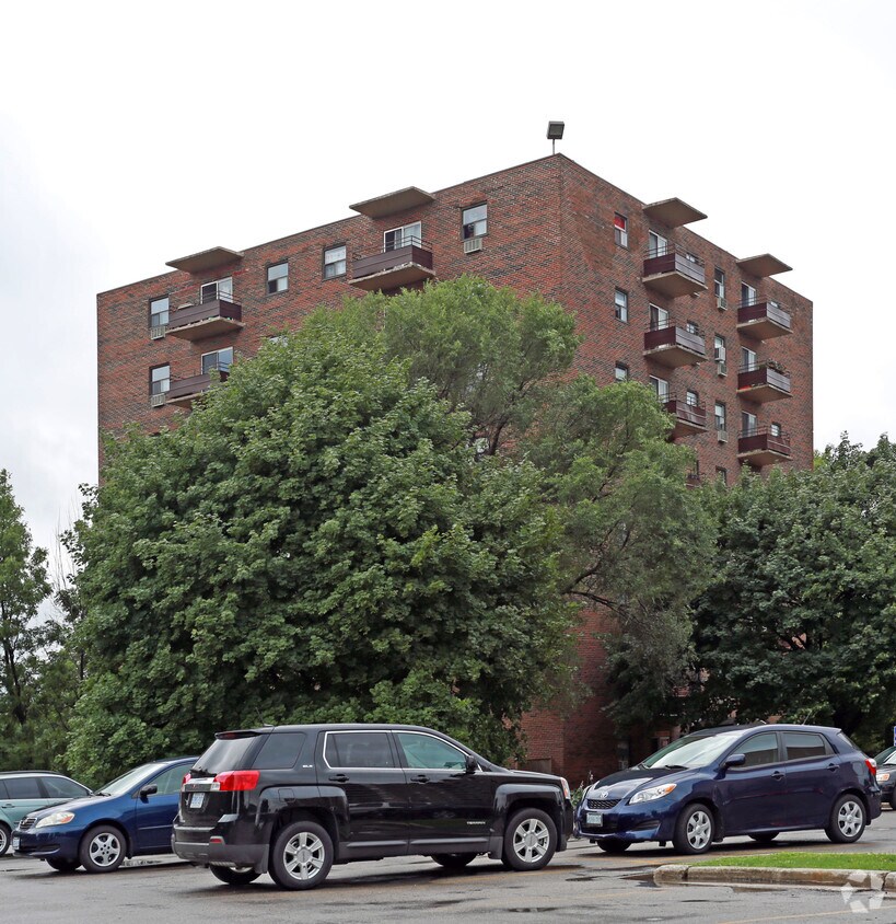 Photo du bâtiment - Kingsberry Towers