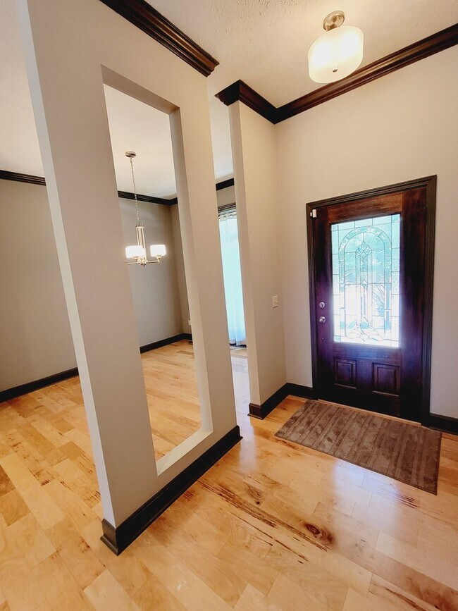 Foto del edificio - Spacious & Unique in Twin Oaks, Southwest Springfield