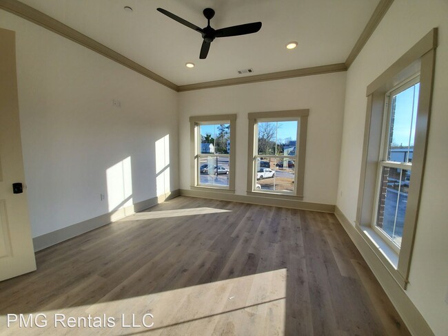 Foto del edificio - 1 br, 1 bath House - 79 South College Street