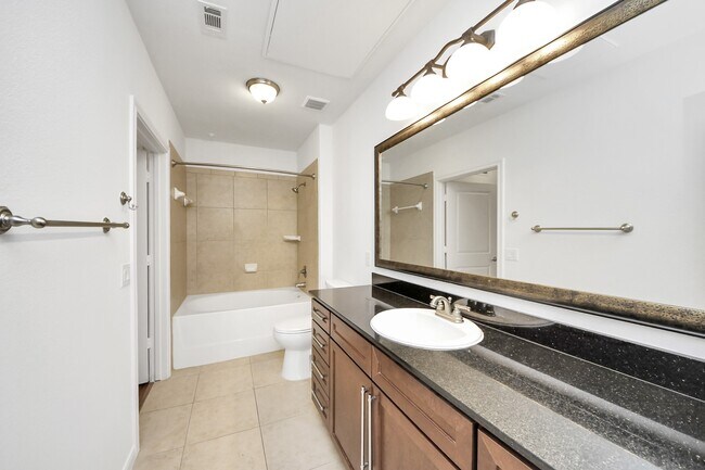 Foto del edificio - 6363 San Felipe St