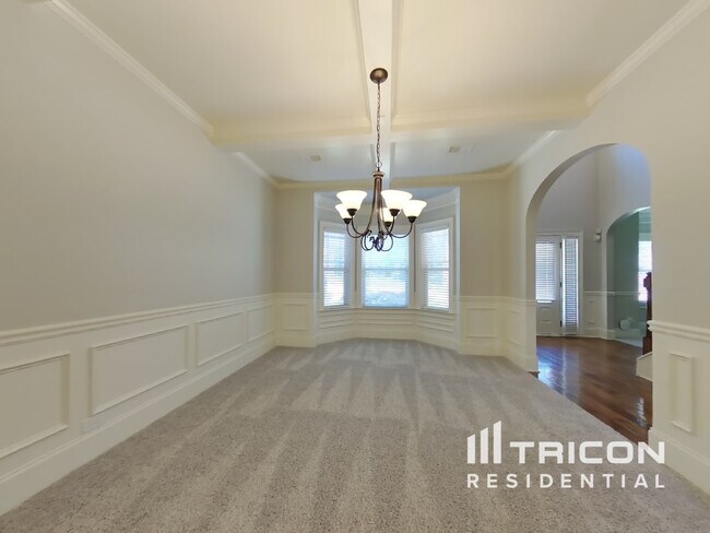 Building Photo - 4627 Town Manor Dr