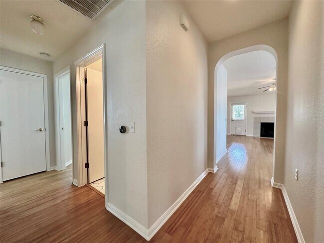 Foto del edificio - 5225 Tower Trail