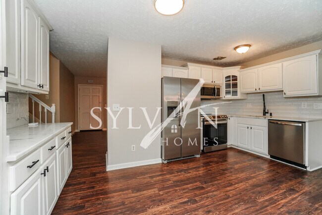 Building Photo - Fall in love with this 4 BR, 2 BA home