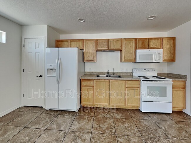 Building Photo - 2109 Injo Dr