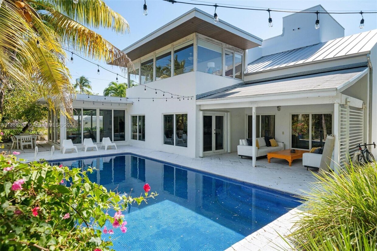 525 Ridgewood Rd, Key Biscayne, FL 33149 House for Rent in Key