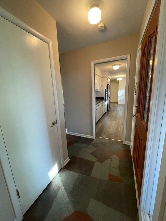 Foto del edificio - Beautiful Three Bedroom Home | Flexible Le...