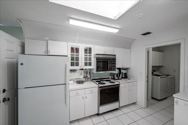 Photo - 901 Sandy Oaks Dr House