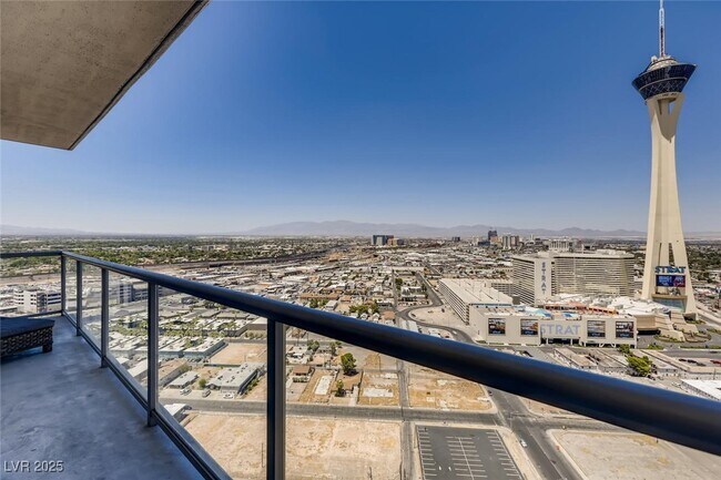 Foto del edificio - 200 W Sahara Ave