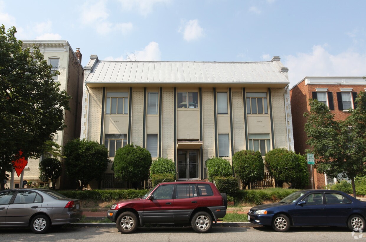 Building Photo - 320 Constitution Ave NE