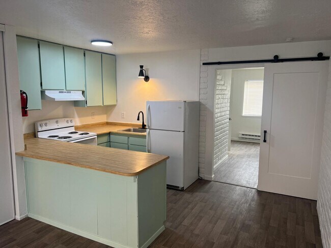 Foto del edificio - 3433 Aztec Rd NE