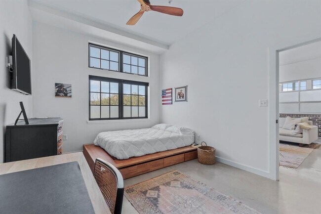 Foto del edificio - 2235 E 6th St