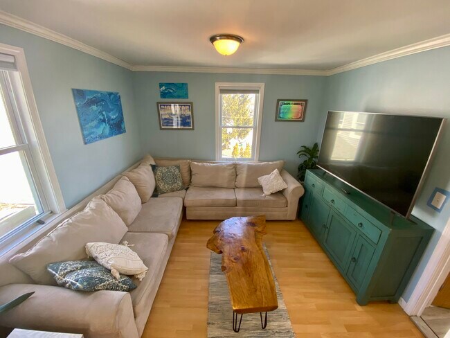 Building Photo - 30-2 Sherwood St