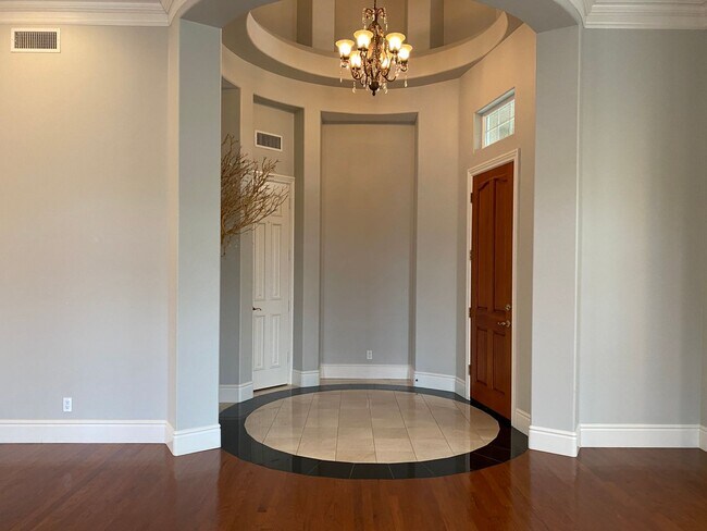 Building Photo - Gorgeous 3+ Bedroom, 3 Bath Home!
