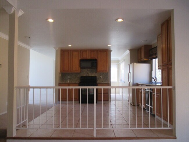 Building Photo - 831 University Ridge Drive
