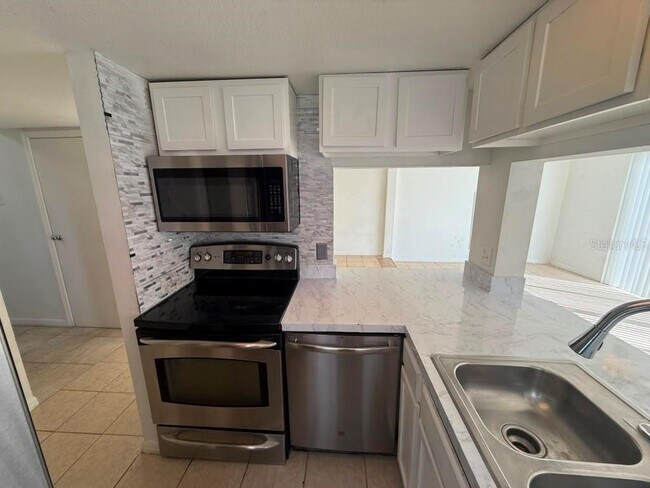 Foto del edificio - 833 Caribbean Dr