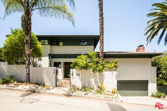 Building Photo - 1975 Micheltorena St