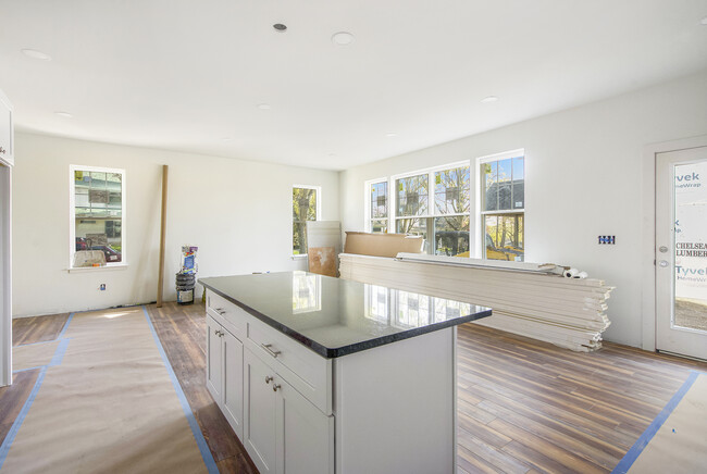 Building Photo - 634 Spring-