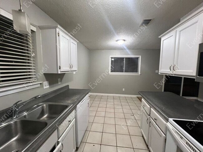 Building Photo - 1024 N J P Wright Loop Rd