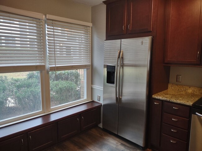 Building Photo - Move In Ready Townhome located in The Gate...