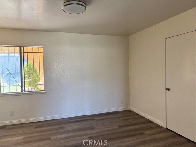 Foto del edificio - 1285 E Kingsley Ave