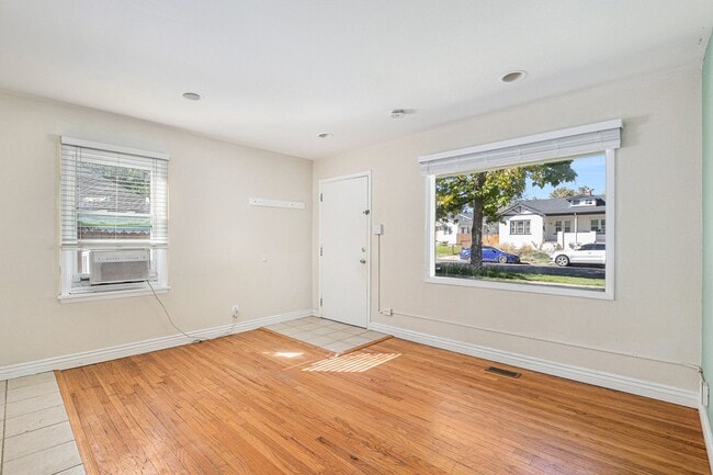 Building Photo - Spacious 2 bedroom with large den in the h...