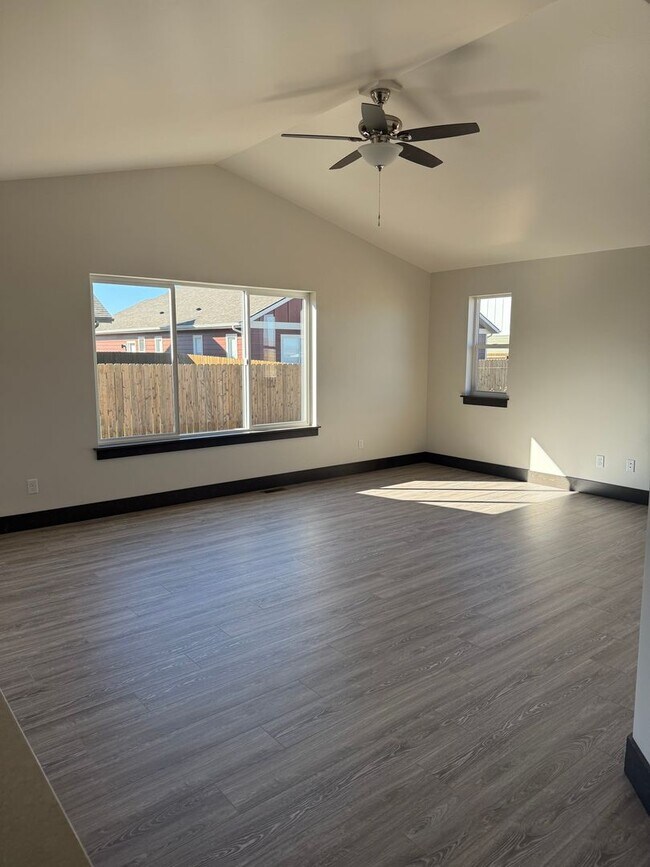 Foto del edificio - Brand New 3 Bed 2 Bath with double attache...