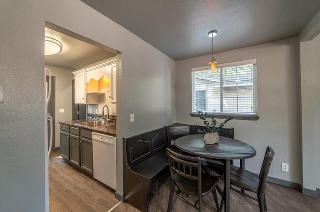 Building Photo - 6315 W Poplar St