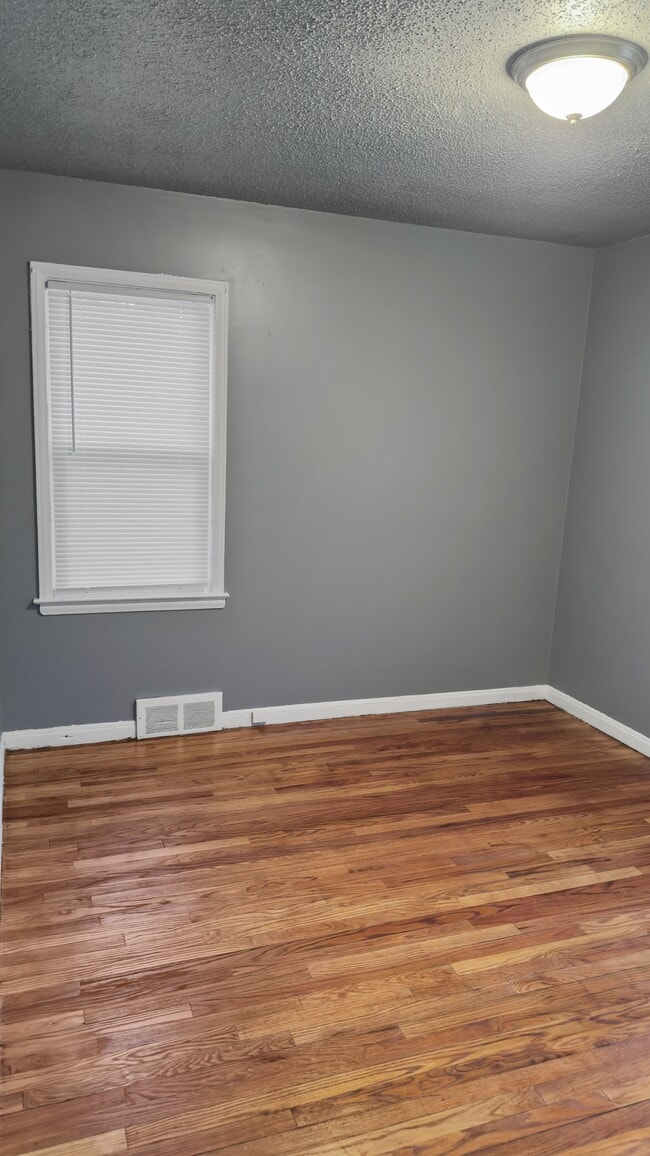 Building Photo - 3625 Chatsworth St