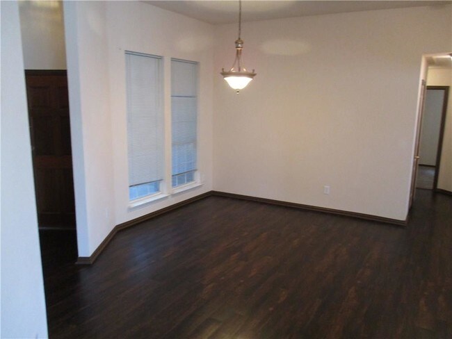 Building Photo - 2818 Brookway Dr