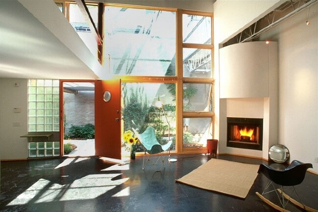 Building Photo - RAVENSWOOD - Incredible 1.5BD/1.5BTH LOFT FOR RENT!