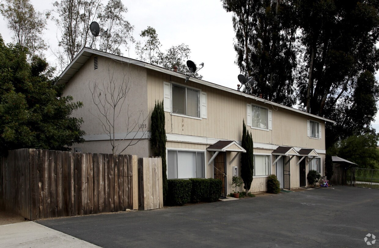 Foto del edificio - 1035-1037 W Lincoln Ave