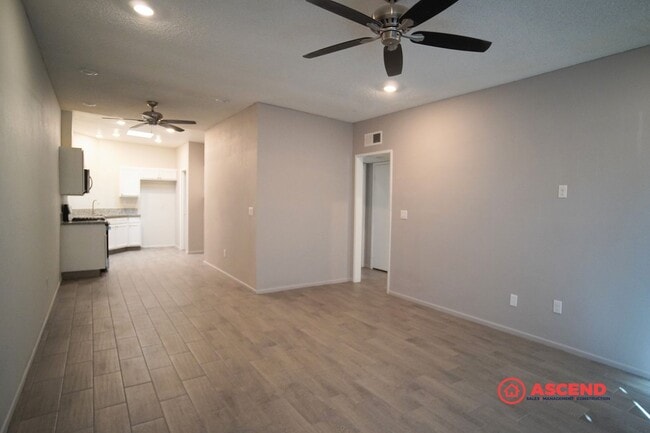 Foto del edificio - Apartment in Central Bakersfield!