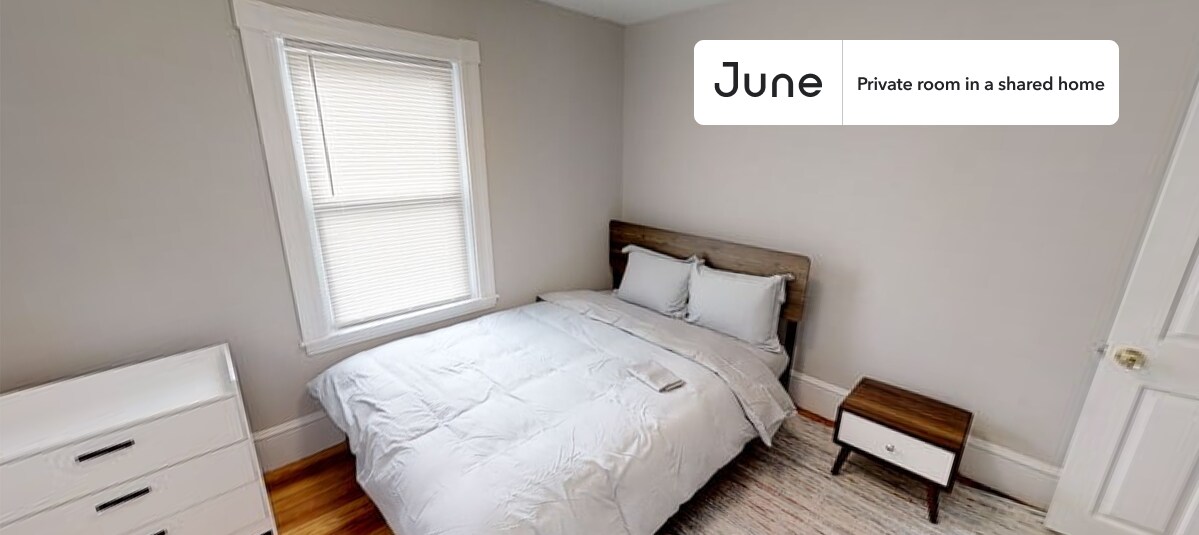 Private bedroom in 5 bed/1 bath Home Room for Rent in Malden, MA