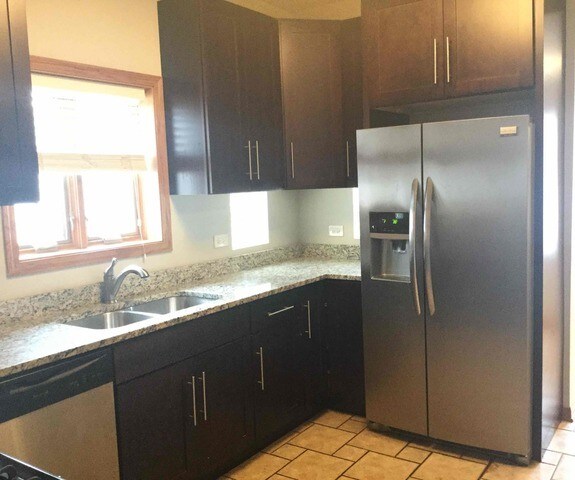 Building Photo - 2914 N 74th Ct