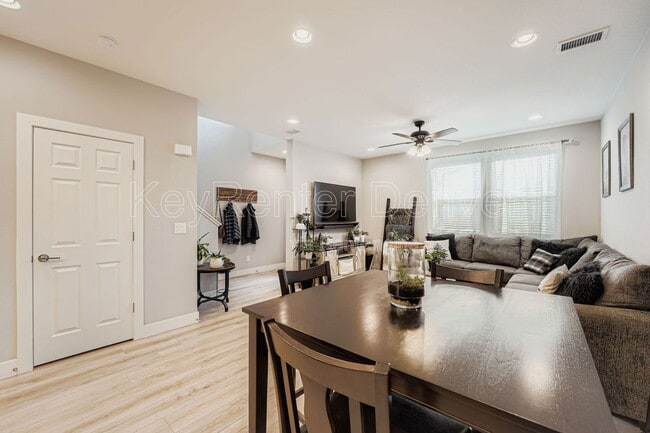 Foto del edificio - 16259 E Elk Dr