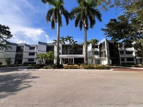Building Photo - 16251 Golf Club Rd