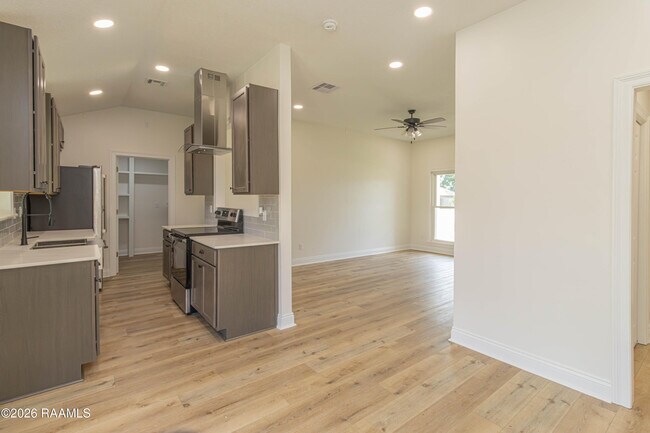 Foto del edificio - 122 Pebble Beach Dr