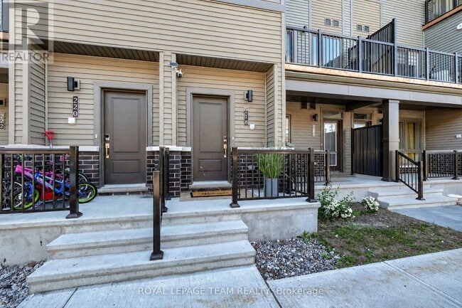 Building Photo - 218 Parnian Private