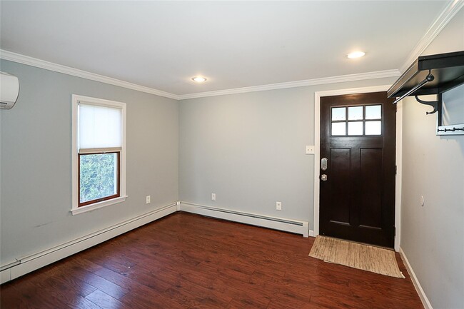 Building Photo - 24 Mead Ln
