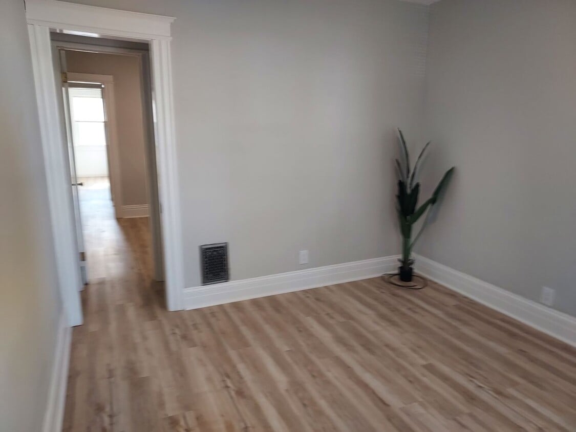 487 Alexander St Unit Apt 4, Rochester, NY 14605 - Room for Rent in ...