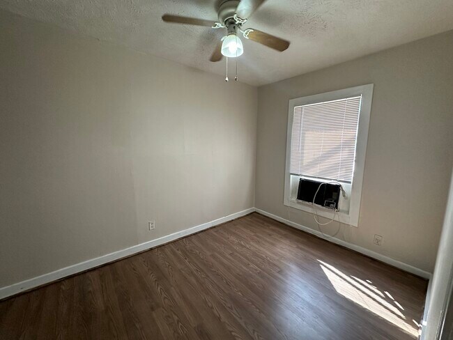 Building Photo - 4420 Roseland St
