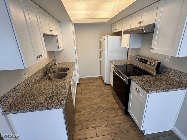 Building Photo - 617 Pepper Tree Cir