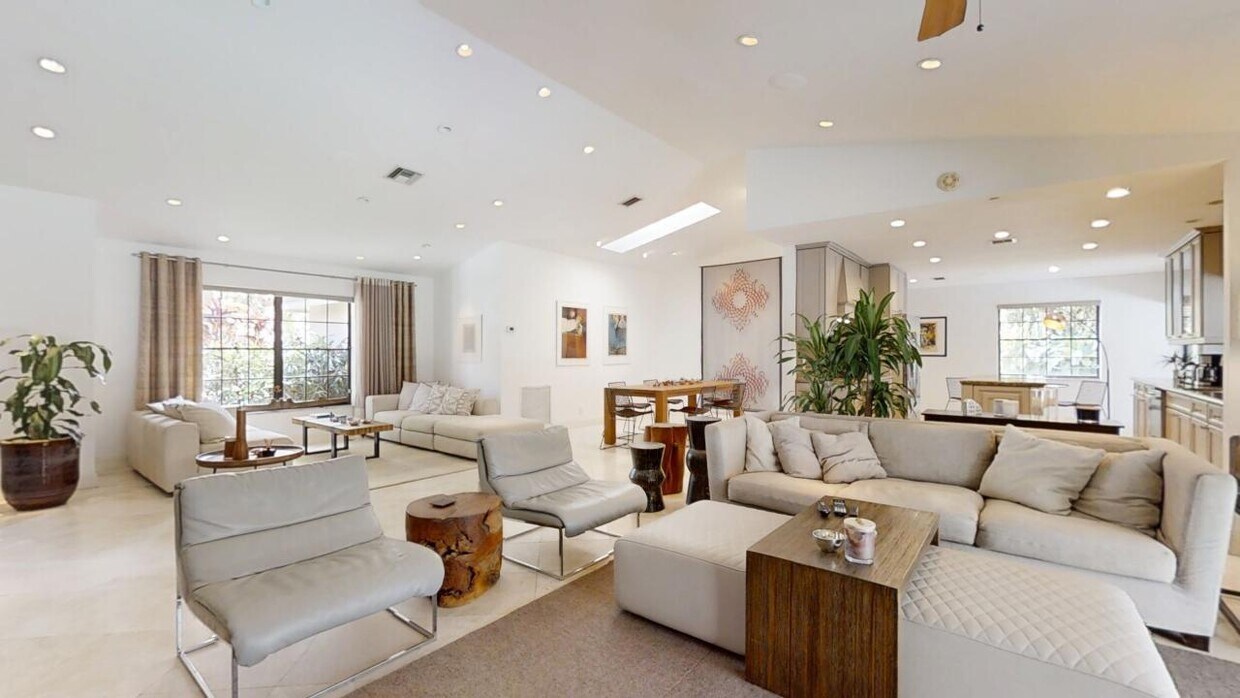 Foto principal - 2899 NW 26th Ave