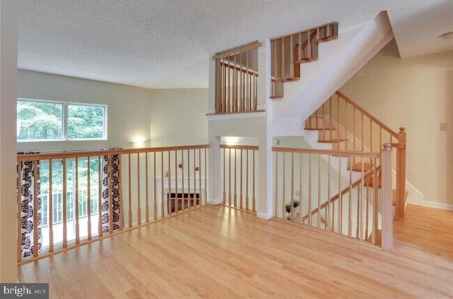 Building Photo - 16 Halstead Pl