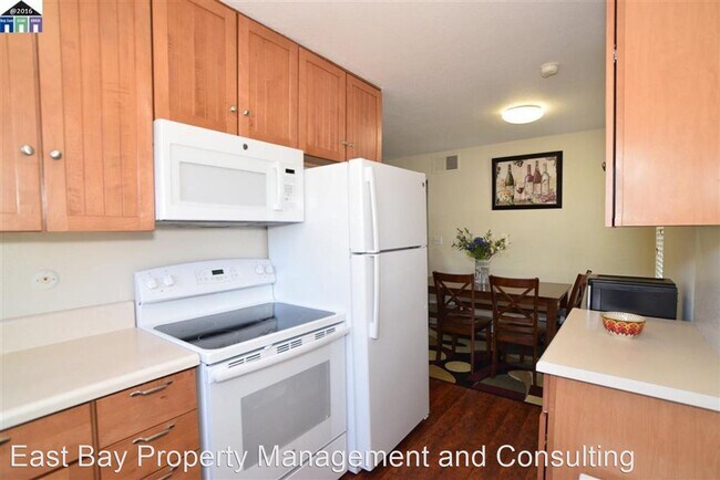 Building Photo - 4 br, 1.5 bath House - 4031 Lana Ter.