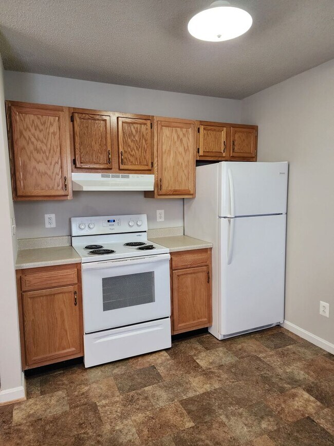 Building Photo - Great Location - Rambler